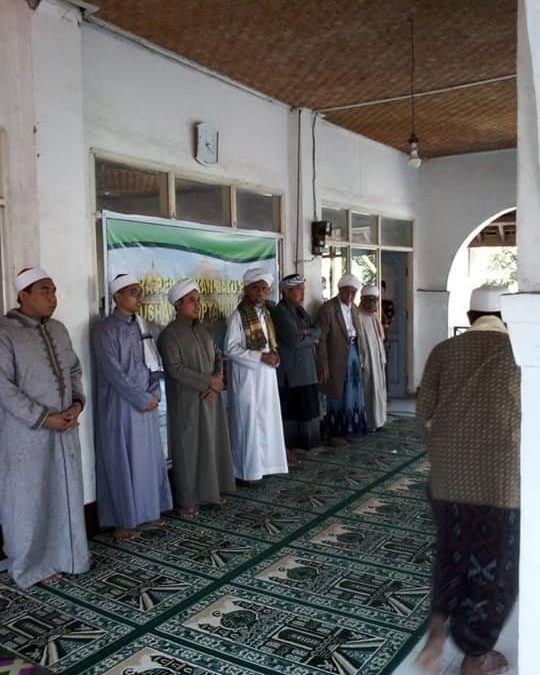 Peletakan Batu Pertama Pembangunan Mushalla Miftahul Jannah Dusun Timuk Rurung di Hadiri Tujuh Orang Tuan Guru