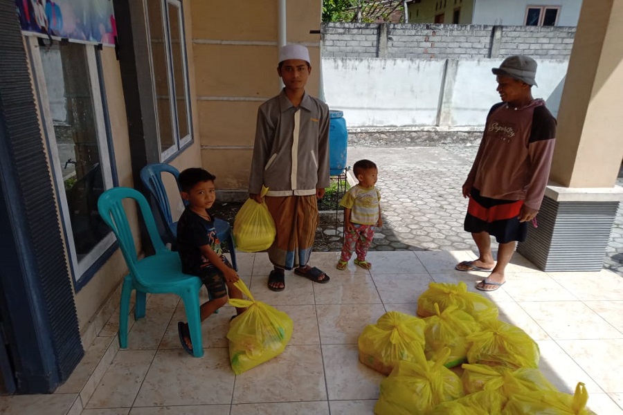 Anak Yatim Rensing Bat Terima Paket Lebaran PNPM SPP Sakbar