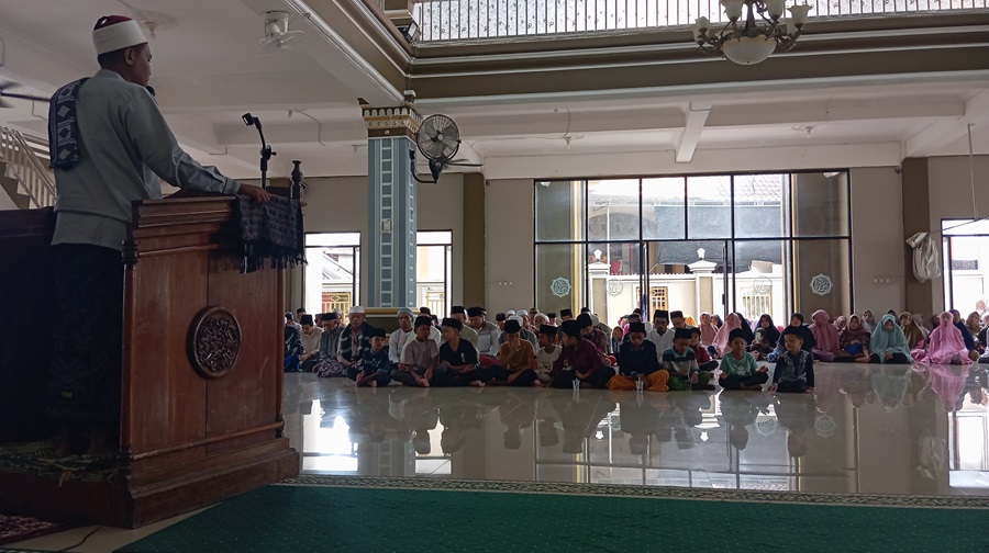 Masyarakat Desa Rayakan Isro’ Mi’raj 1446 Hijriah di Masjid Jami’ Nurul Islam Rensing Bat