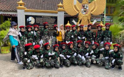 SDN 1 Rensing Bat Ikut Meriahkan HUT RI ke-80 dengan Gerak Jalan